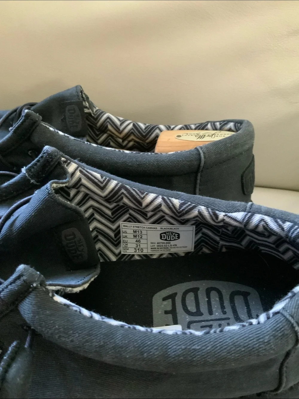 HEY DUDE MENS WALLY STRETCH‎ CANVAS shoes. Barely worn condition. Sz. 13.